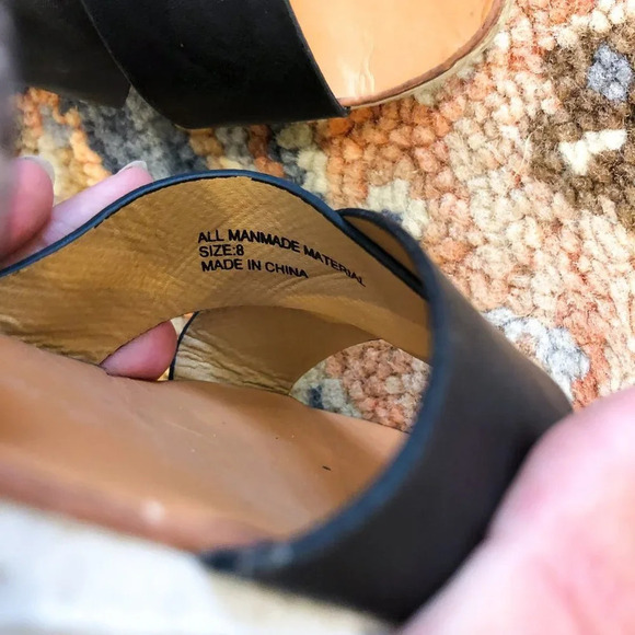 🍁Restricted Snake Print Strappy Low Sandal 8 - Picture 2 of 5